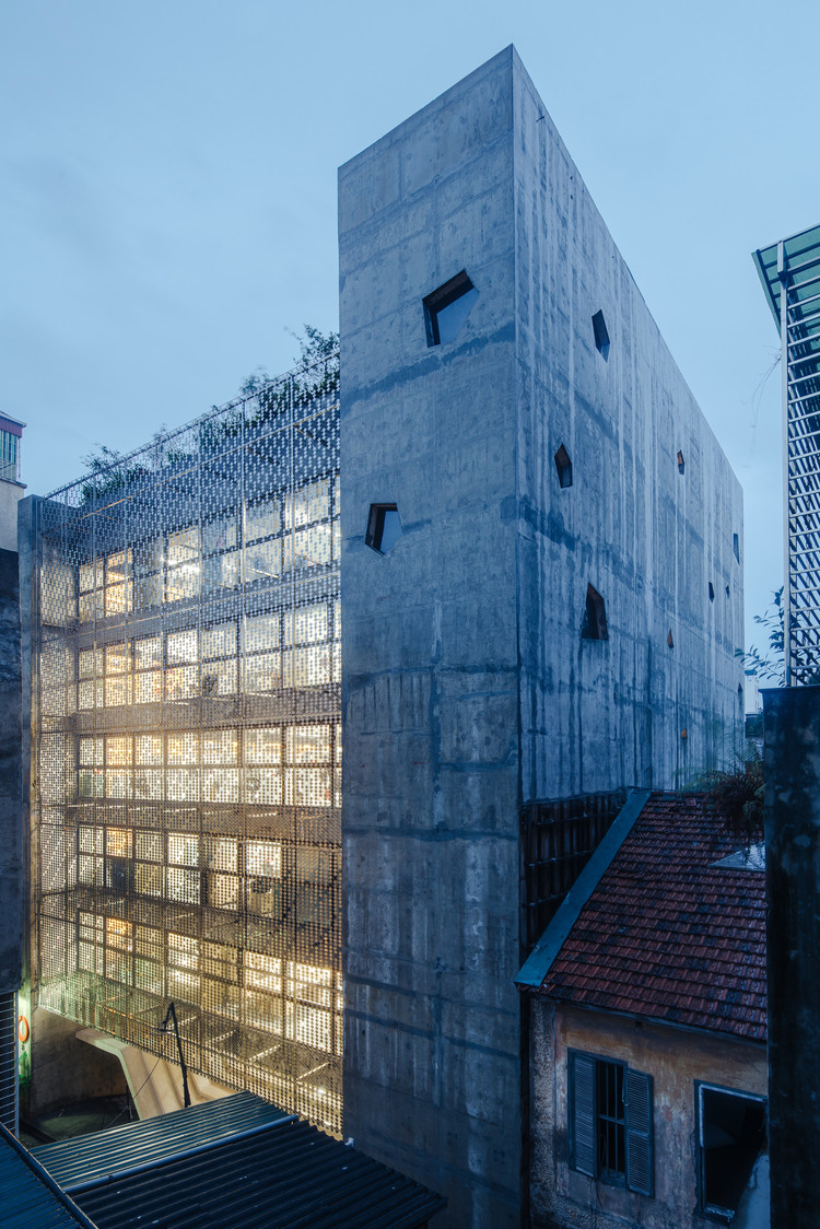 https://images.adsttc.com/media/images/5d38/bd1f/284d/d133/7b00/0216/newsletter/G8A_the_bridge_Studio_Periphery_01.jpg