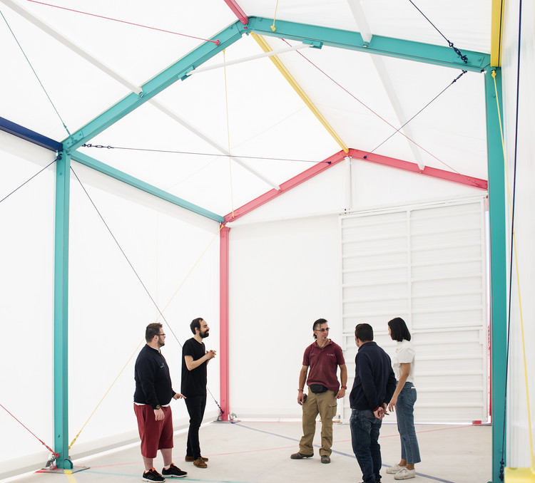 https://images.adsttc.com/media/images/5d3f/4933/284d/d192/7a00/0675/newsletter/ESPACIO_MULTICOLOR_14.jpg