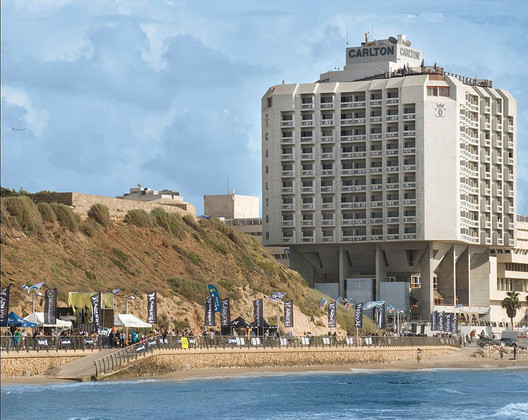 Gris vs. Blanco: 5 edificios brutalistas en Tel Aviv Gris vs. Blanco: 5 edificios brutalistas en Tel Aviv - Imagen 1 de 9