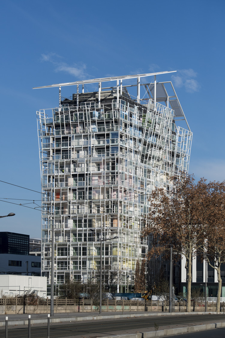 https://images.adsttc.com/media/images/5d40/4fad/284d/d1c1/6800/0192/newsletter/%C2%A9_Guillaume_Perret_AteliersJeanNouvel_Lyon_Ycone_108.jpg