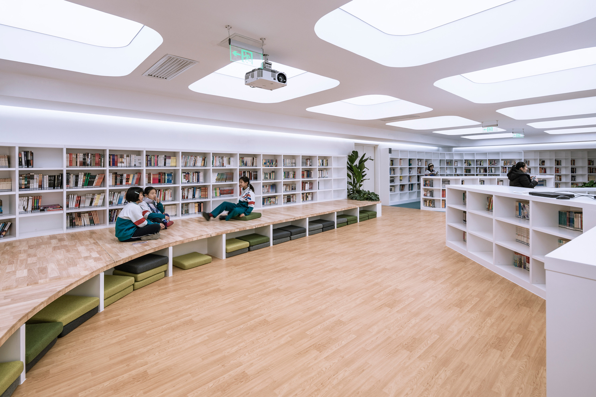 Gallery of Jingshan School Library Renovation / HuiYin Design & Research 15