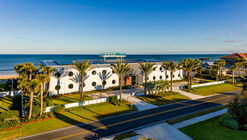 Beach Shack Residential Retreat / Bryden Wood