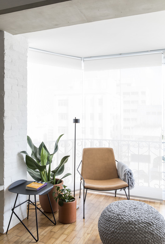 Apartamento VCH / David Ito Arquitetura - Cadeira