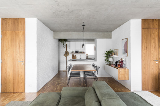 Apartamento VCH / David Ito Arquitetura - Sofá, Mesa, Cadeira, Bancada, Viga