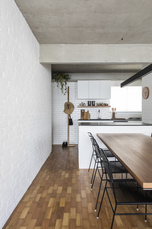 Apartamento VCH / David Ito Arquitetura - Mesa, Bancada, Cadeira, Viga