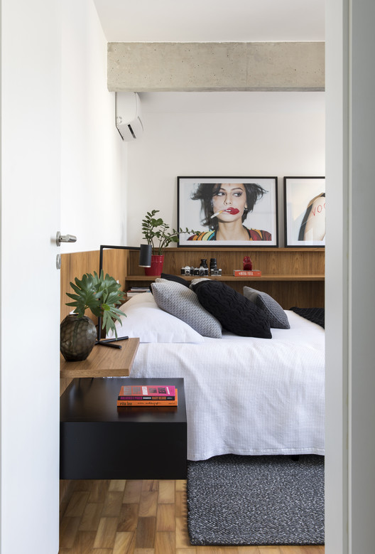 Apartamento VCH / David Ito Arquitetura - Cama, Dormitório
