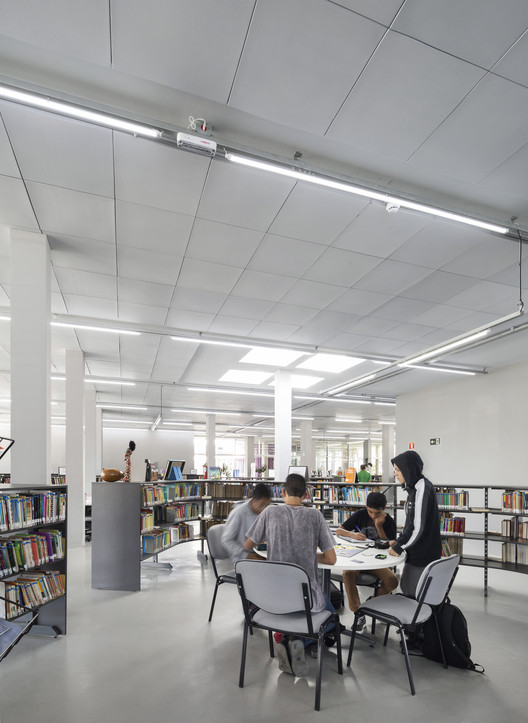 Renovation of the Monteiro Lobato Library / MMBB Arquitetos - Image 4 of 30