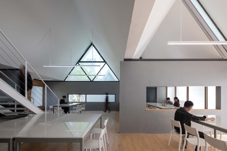 restaurant interior. Image © Shengliang Su