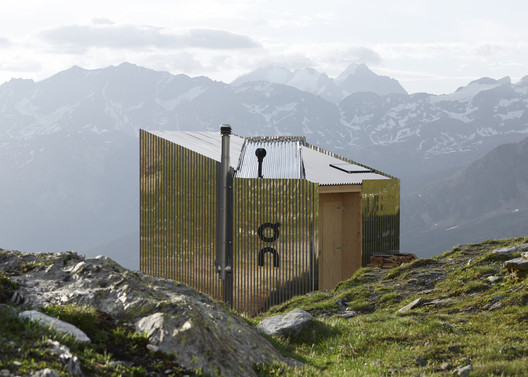 On Mountain Hut Cabin / Thilo Alex Brunner On Mountain Hut Cabin / Thilo Alex Brunner - Image 2 of 19