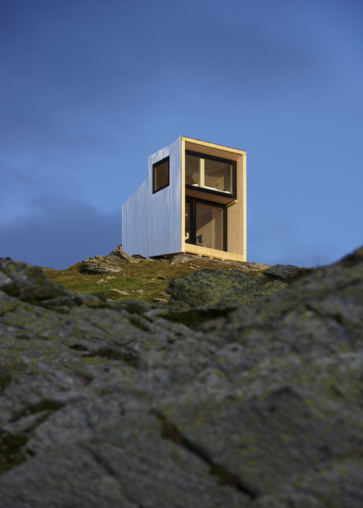 On Mountain Hut Cabin / Thilo Alex Brunner On Mountain Hut Cabin / Thilo Alex Brunner - Image 14 of 19