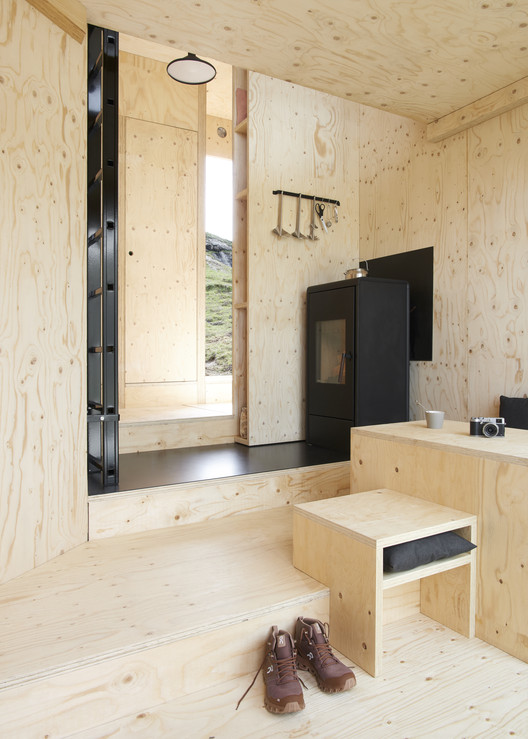 On Mountain Hut Cabin / Thilo Alex Brunner On Mountain Hut Cabin / Thilo Alex Brunner - Image 5 of 19