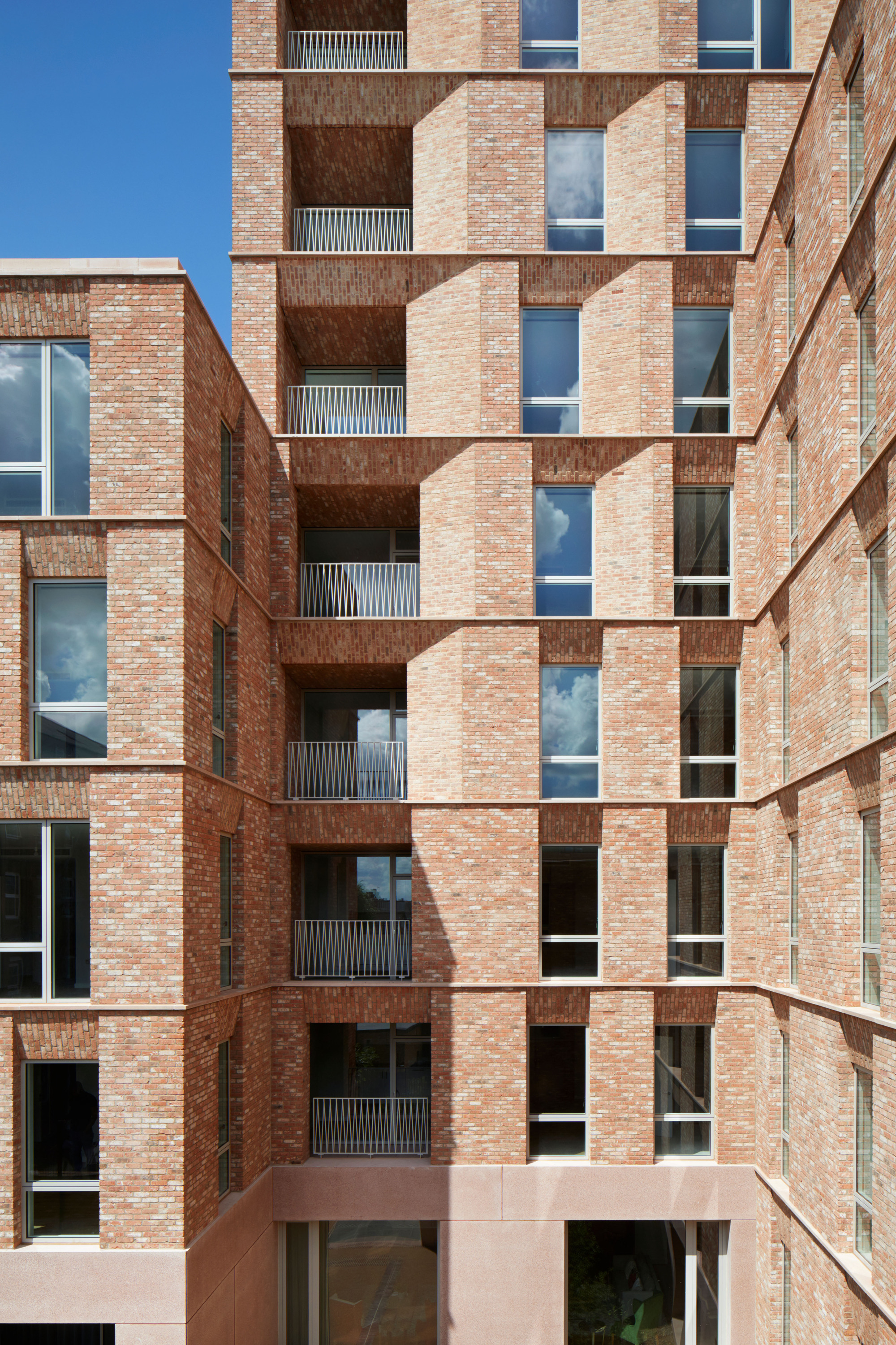 Gallery of Belle Vue Senior Residence / 10