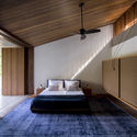 All House  / Gui Mattos - Interior Photography, Bedroom, Bed, Beam