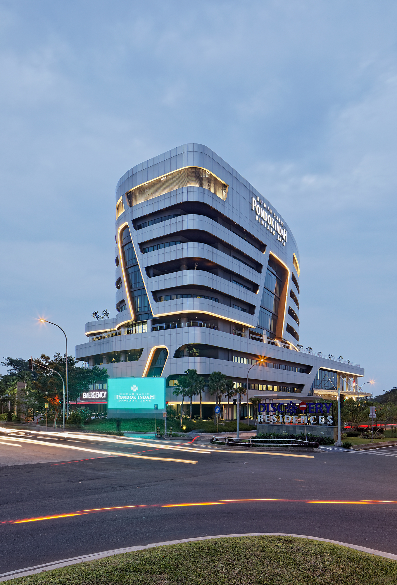 Gallery of Pondok Indah Bintaro Jaya Hospital / Silver Thomas Hanley - 11