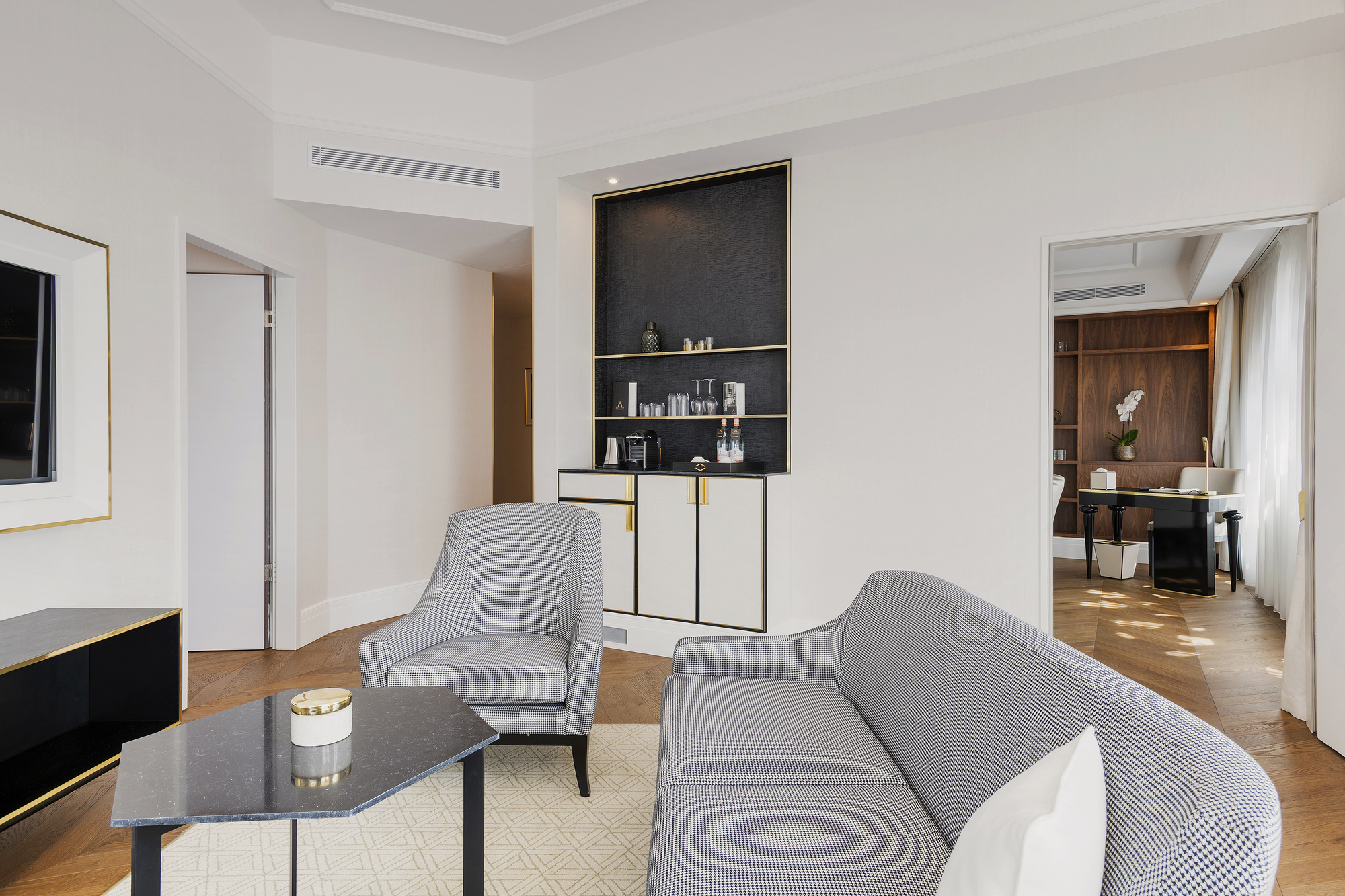 Gallery of Paris Court / KROKI + Archikon Architects - 14