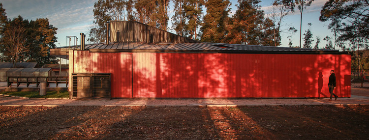 Escuela Rural de Melirrehue / GVAA + BVA - Ladrillo, Fachada