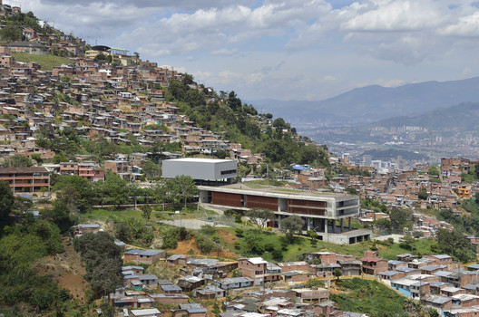 Who has won the National Architecture and Urbanism Award of Colombia? - Image 1 of 17