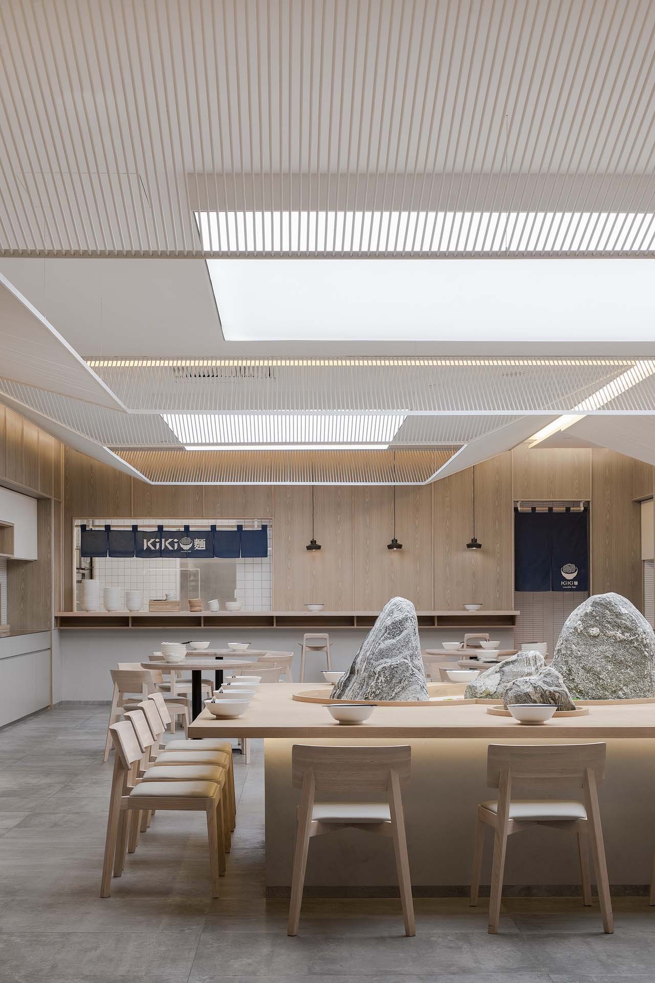 Gallery of KiKi Noodle House / Golucci Interior Architects - 7