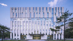 Tsinghua University's Law Faculty Library / KOKAISTUDIOS