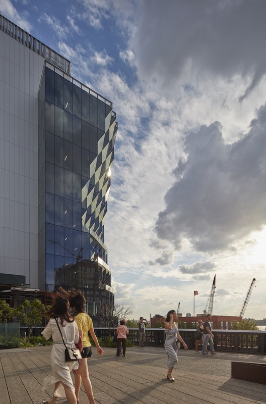 Studio Gang Completes 40 Tenth Avenue Tower in New York - Image 5 of 9