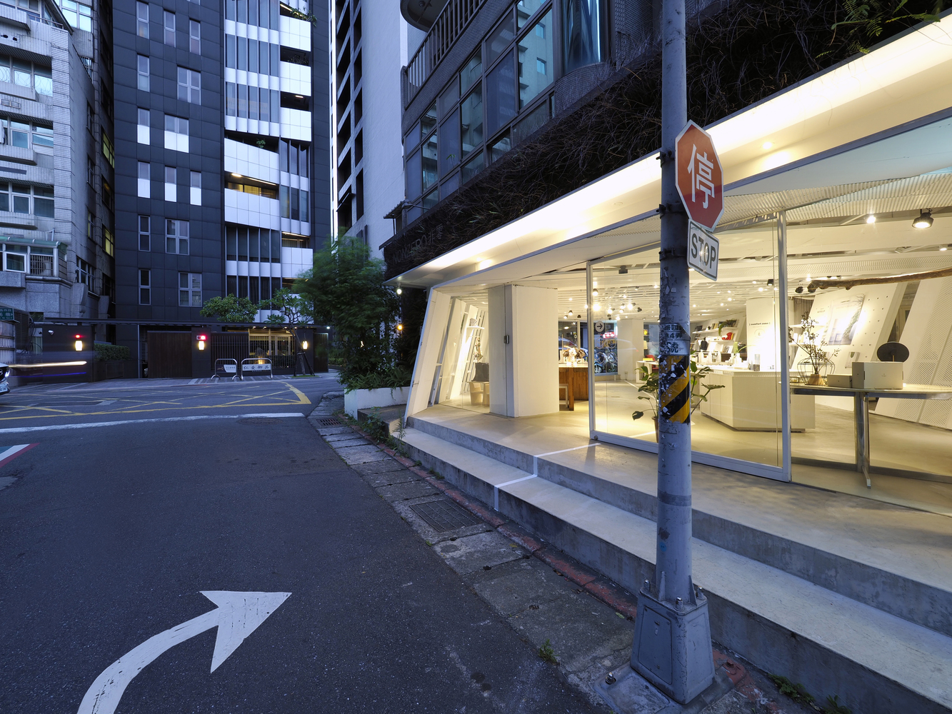 Gallery of Cutting Corner Store & Gallery / JC Architecture 12