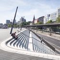 Paseo fluvial Niederhafen / Zaha Hadid Architects - Espacio Público
