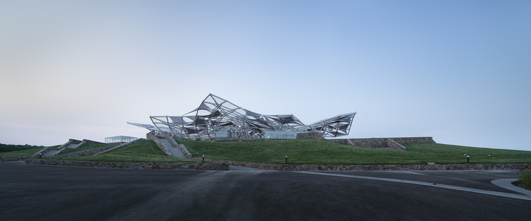 Huatian Theater / ADINJU - More Images