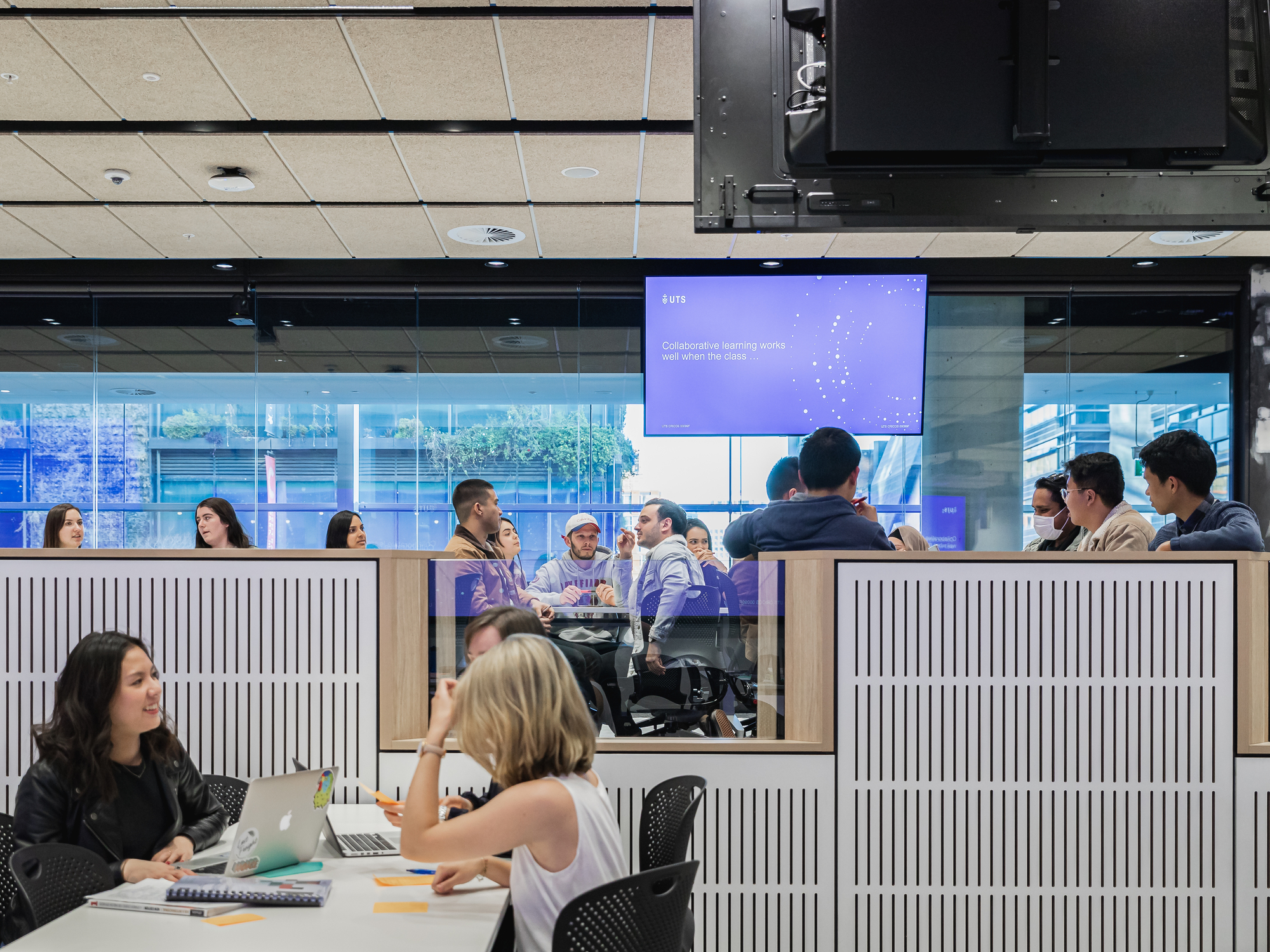 шведское общество. амазон магазин без продавцов. амазон фреш. югтелсет. Open to the public.