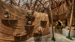 Zak Ik Store / Roth-Architecture