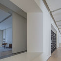 Showroom HUAYI SPACE / Co-Direction Design - Design De Interiores
