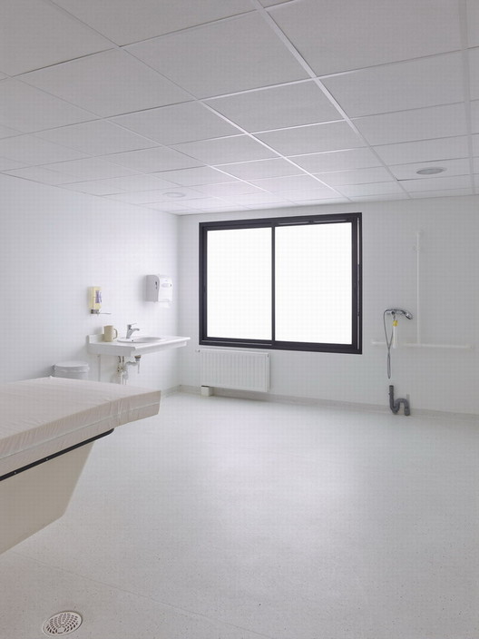 How to Design Safe Bathrooms for the Elderly - Image 8 of 11