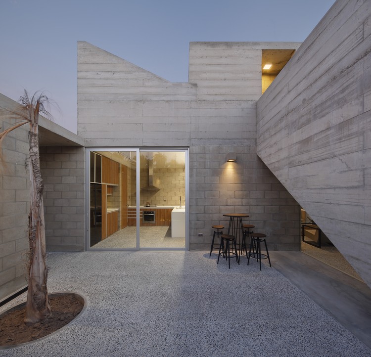 Paracas II House / Llosa Cortegana Arquitectos - Houses