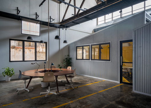 Factory Phnom Penh Social Hub / Bloom Architecture - Interior Photography, Windows, Table, Beam