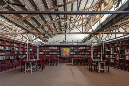 Factory Phnom Penh Social Hub / Bloom Architecture - Interior Photography, Shelving, Beam