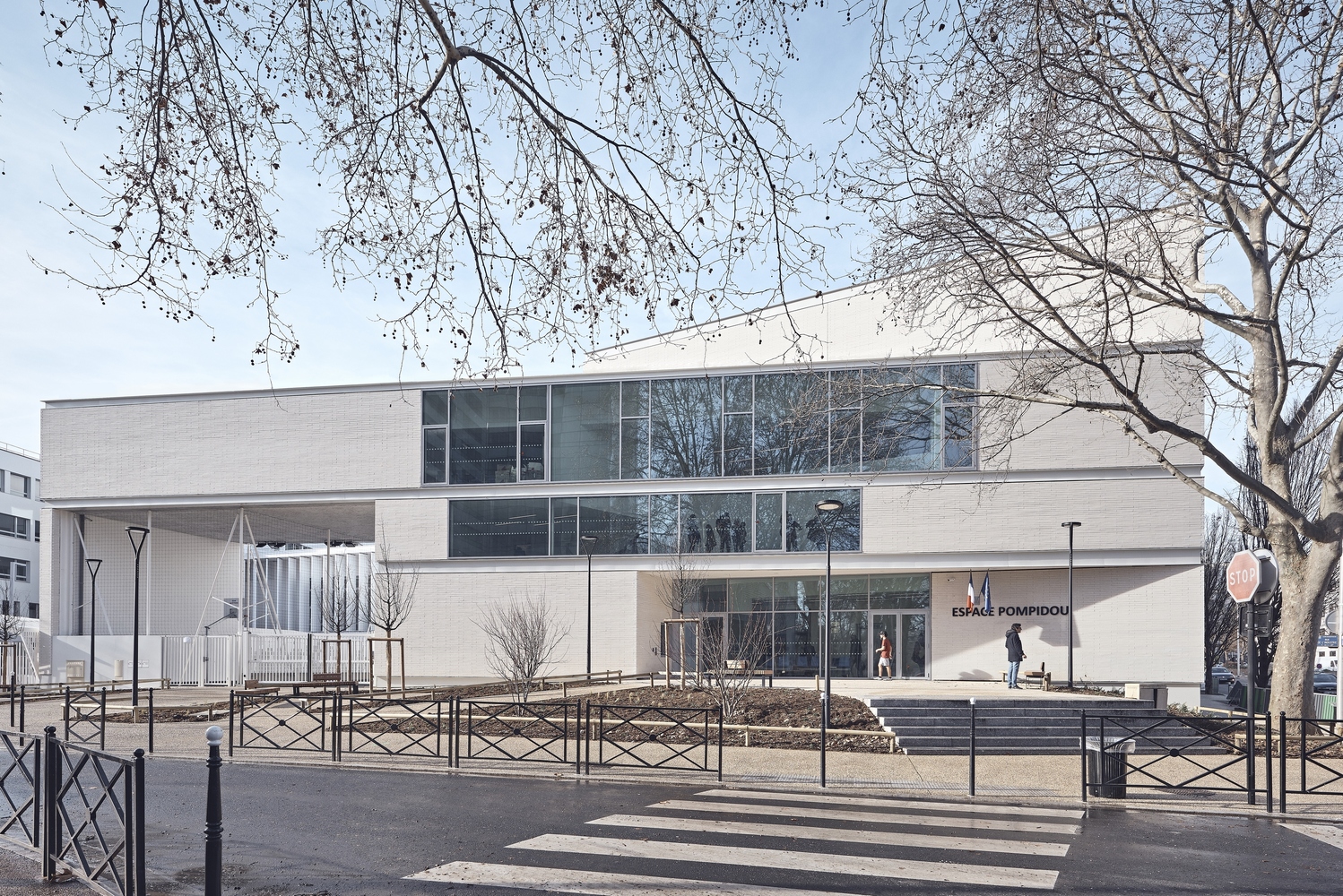 Espace Pompidou Gymnasium / enia architectes - Exterior Photography, Facade, Fence, Stairs, Door