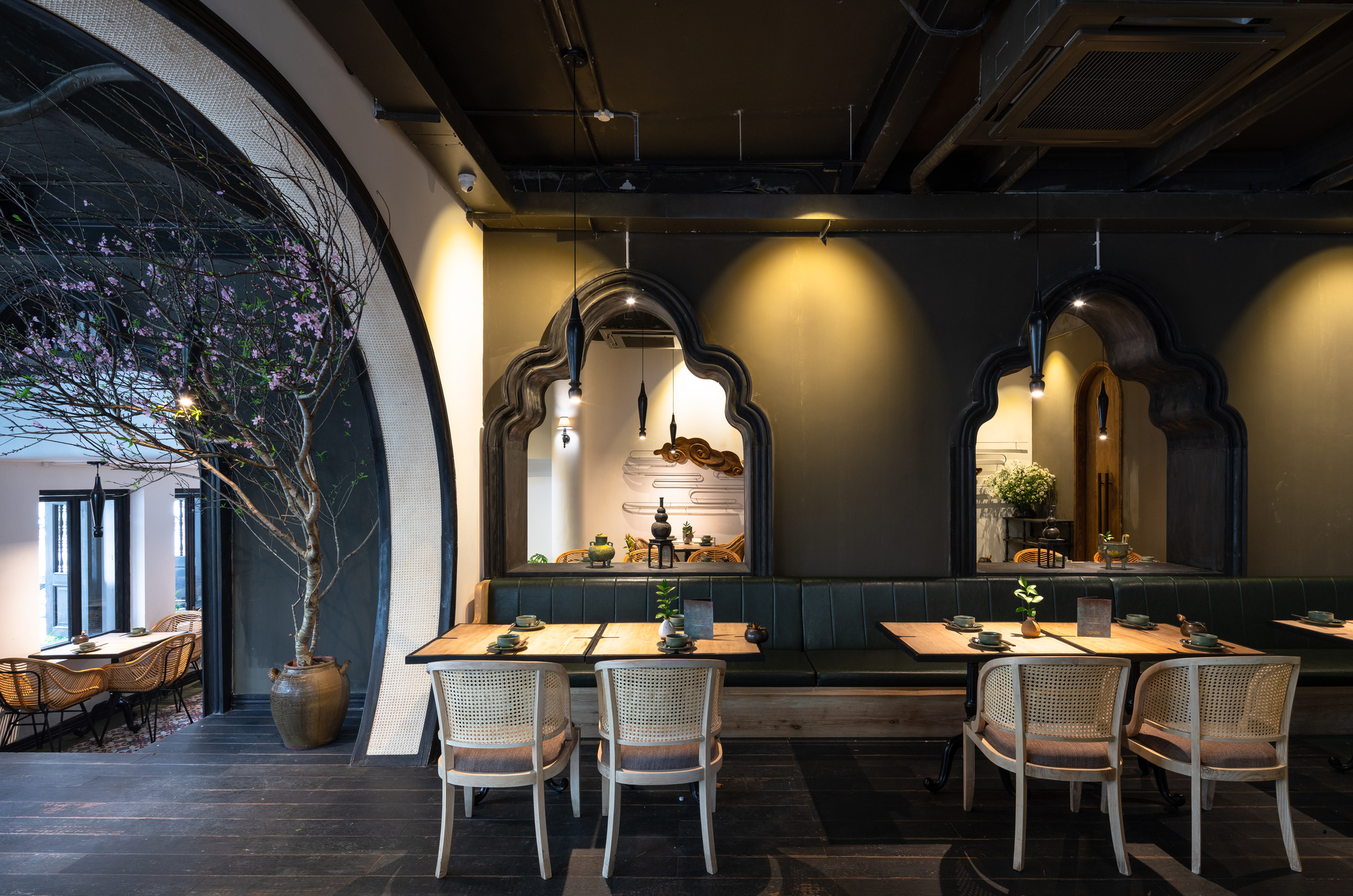 Gallery of Sadhu Restaurant / Le House - 10