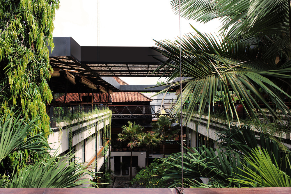 4 Unique Coworking Typologies, from Churches to Shipping Containers