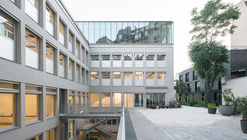 Deskopolitan Renovation / Franklin Azzi