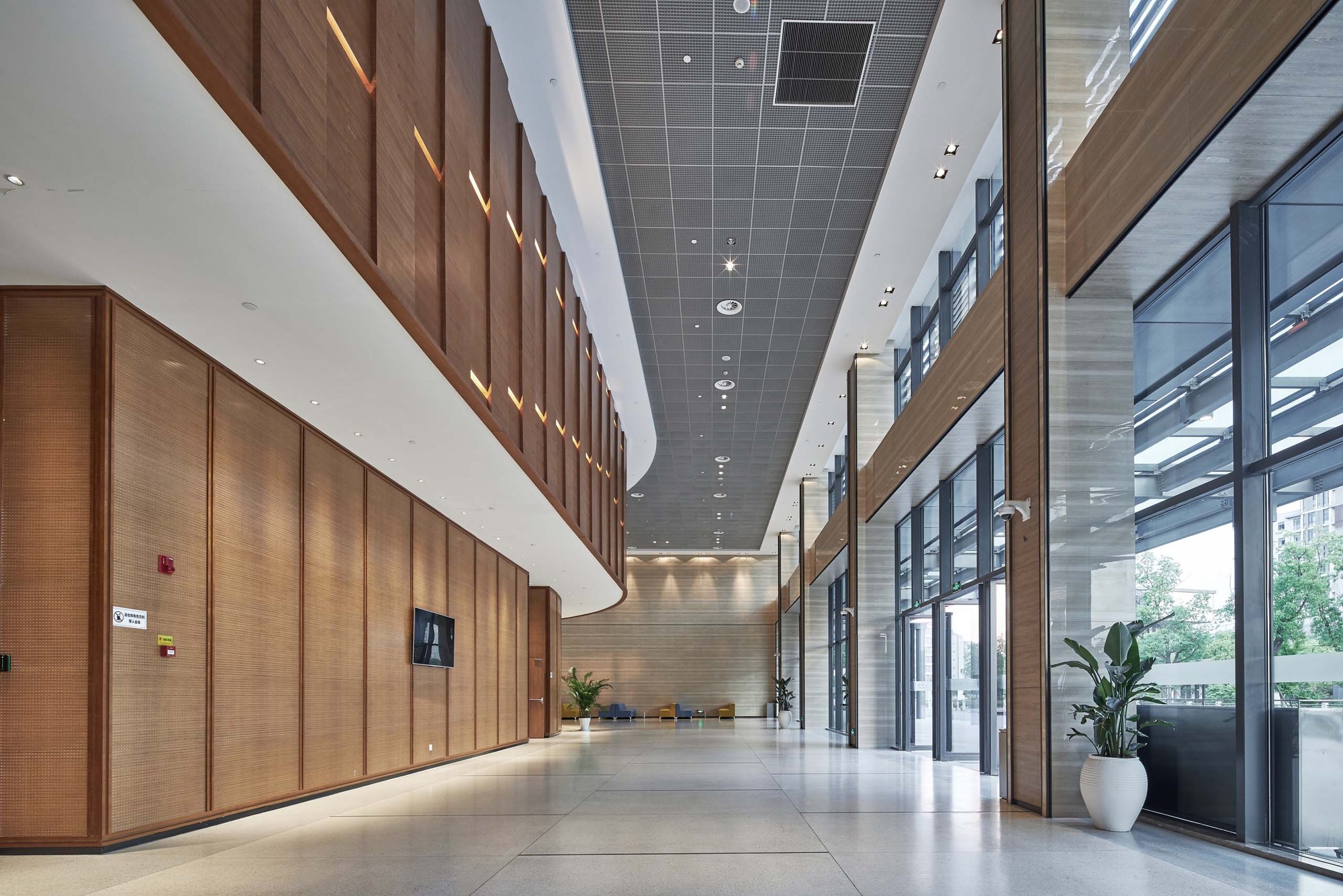 Gallery of International Exchange Center / TJAD 4