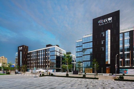 云里智能园,深圳坂田物资工业园改造 / 彼山设计