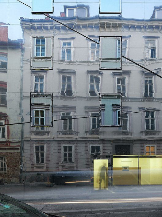No todo edificio espejado es malo: 15 soluciones a distintas escalas No todo edificio espejado es malo: 15 soluciones a distintas escalas - Imagen 11 de 16