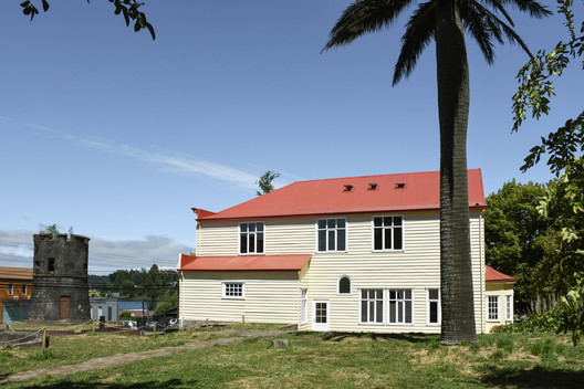 Heritage homes are transformed into public-use student spaces in Valdivia - Image 7 of 8