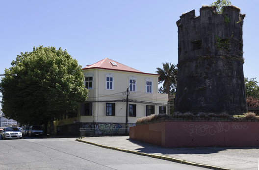 Heritage homes are transformed into public-use student spaces in Valdivia - Image 6 of 8