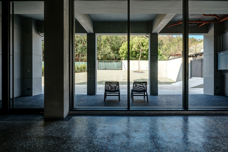 1FL Activity area towards back yard. Image © Alien Art, Yaman Shao