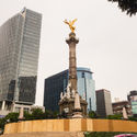 Mujeres restauradoras se pronuncian ante las pintas de los monumentos en la Ciudad de México - Image 2 of 4