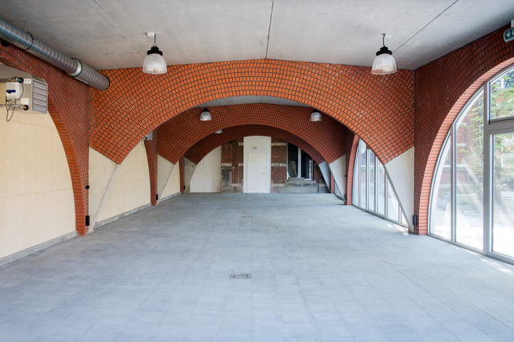 Breda School Workshops / AgwA - Brick, Arch, Beam, Arcade