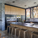 BT House / Jorgelina Tortorici & Asociados - Interior Photography, Kitchen, Windows, Chair, Countertop, Beam