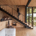 Casa en Pendiente / Ian Hsü + Gabriel Rudolphy - Casas, Fijación Vigas, Barandas