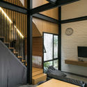 Gro宅，印尼超瘦框架房屋 / Atelier Bertiga - 别墅室内