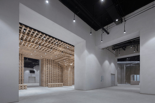 GreenMonster Lab / BANDe Architects GreenMonster Lab / BANDe Architects - Image 14 of 37